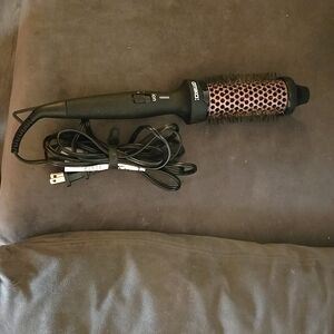 Amika Blowout Babe Thermal Brush